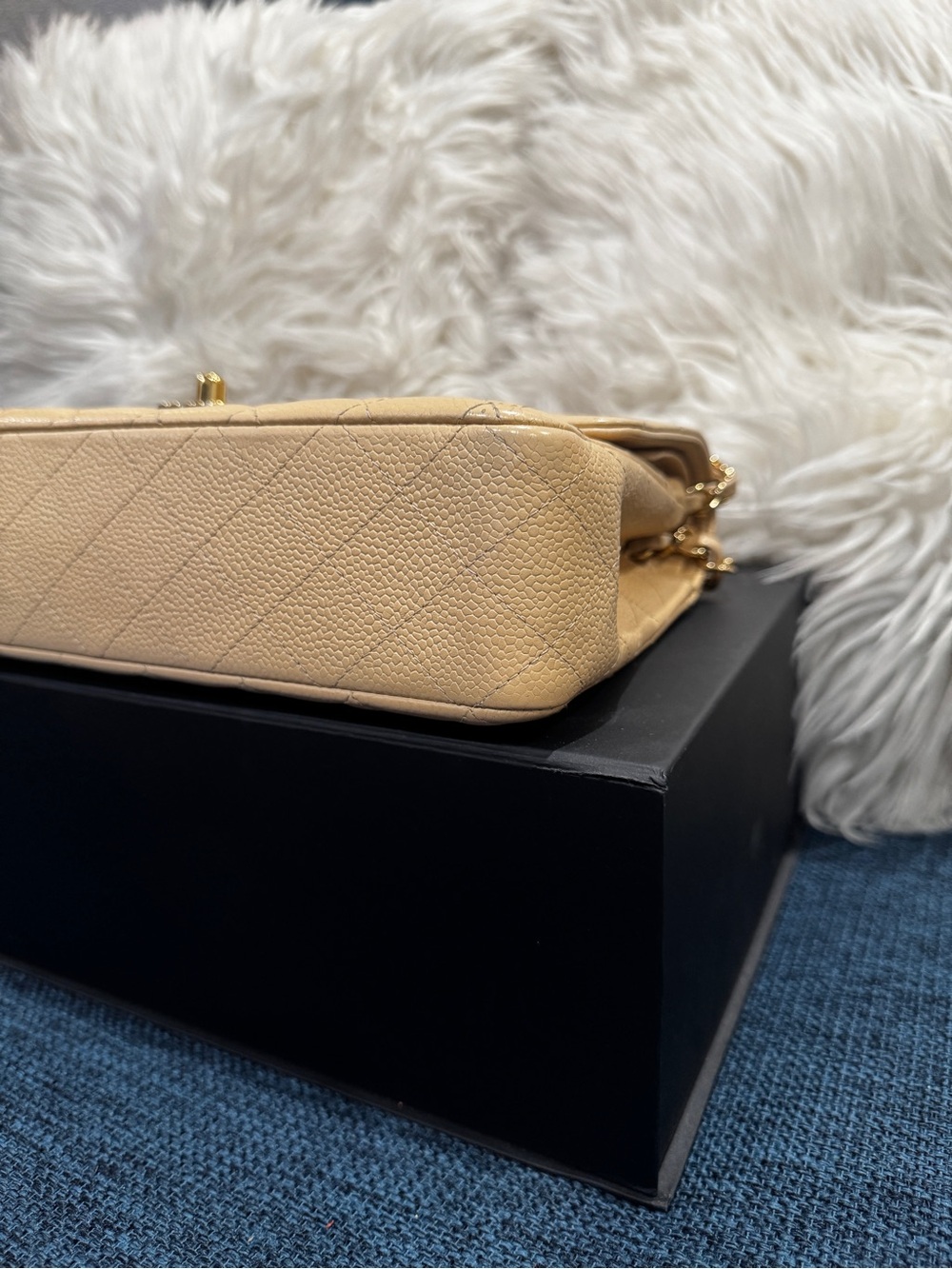 CHANEL Quilted Shoulder Bag in Beige with Gold Hardware - Picture 7 of 17